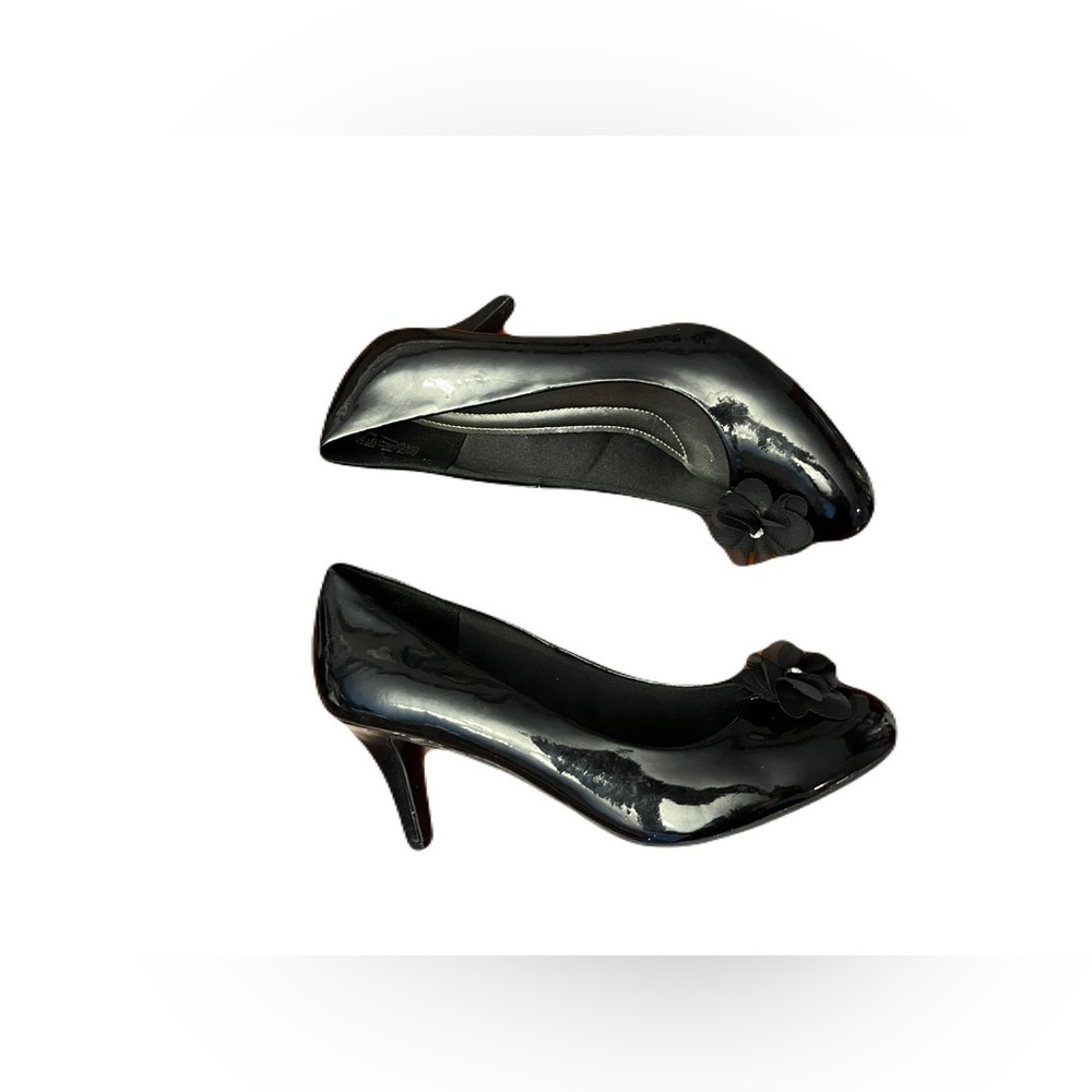 Predictions Comfort Plus women’s 8.5 heels, faux patent black, flower rhinestone